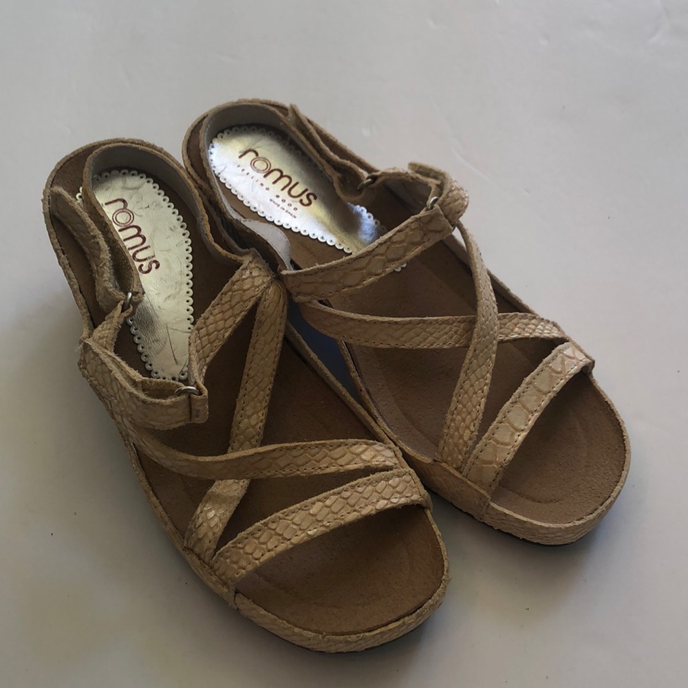 Romus, never worn beige sandals, size 37. Made in Spain